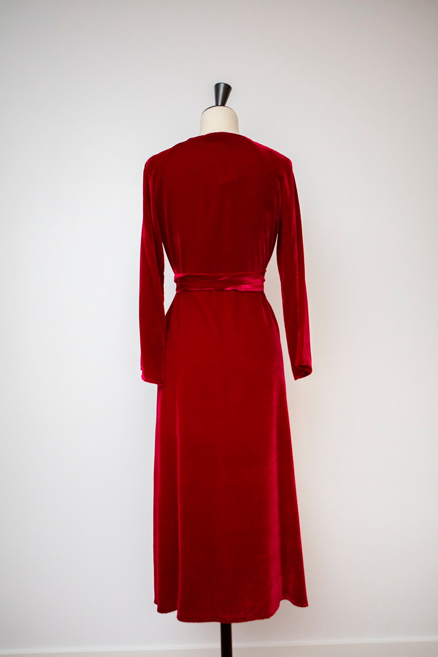 <transcy>RED VELVET IRIS DRESS</transcy>